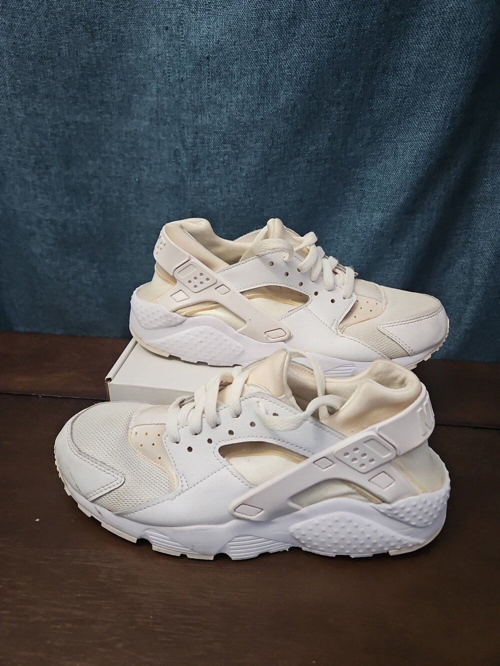 Nike Air Huarache Triple White GS 654275-110 Size 6.5Y | Women's 8 | Retro - Picture 4 of 16
